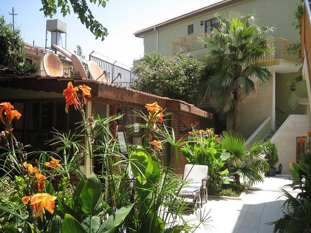Yali Hotel Side Exterior photo